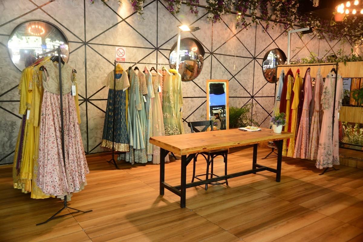 Anju_Modi_Spring_Summer_19_Collection_-_Anju_Modi_X_Tyaani_by_Karan_Johar_7_