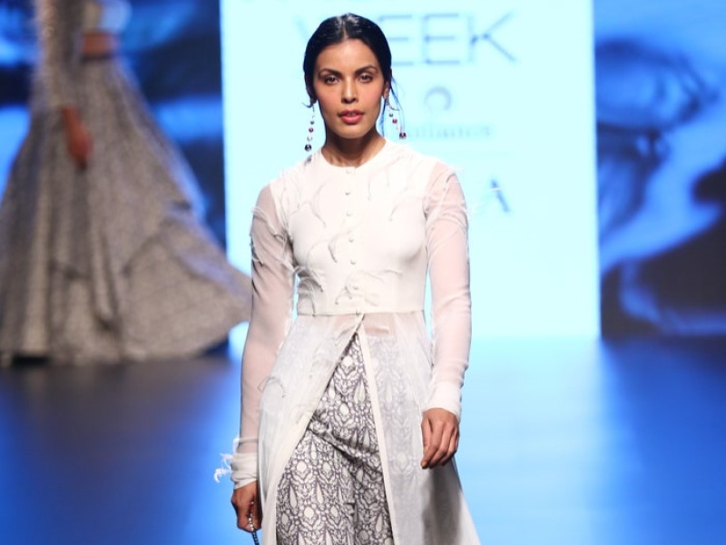 Ridhi Mehra LFW SS'18 Cinco- 13