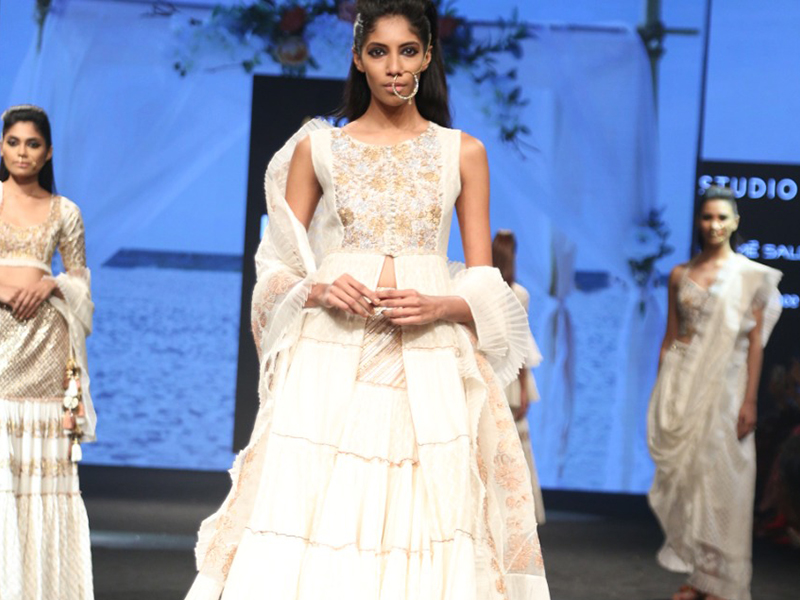 Sukriti & Aakriti LFW SS'19 Rustic Boutonniere- 2