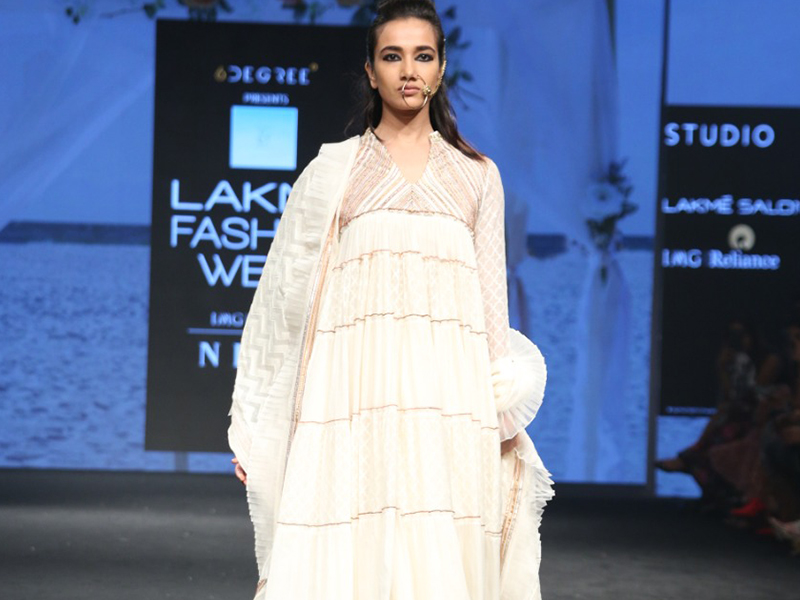 Sukriti & Aakriti LFW SS'19 Rustic Boutonniere- 3