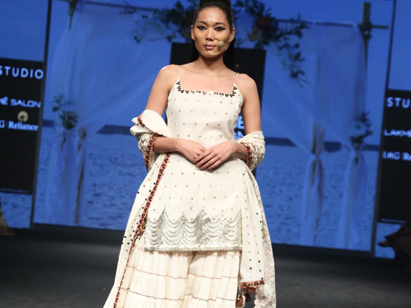 Sukriti & Aakriti LFW SS'19 Rustic Boutonniere- 8